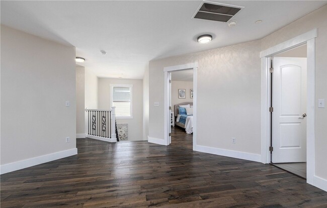 Building Photo - Stunning large 4 bedroom in Northwest Land...