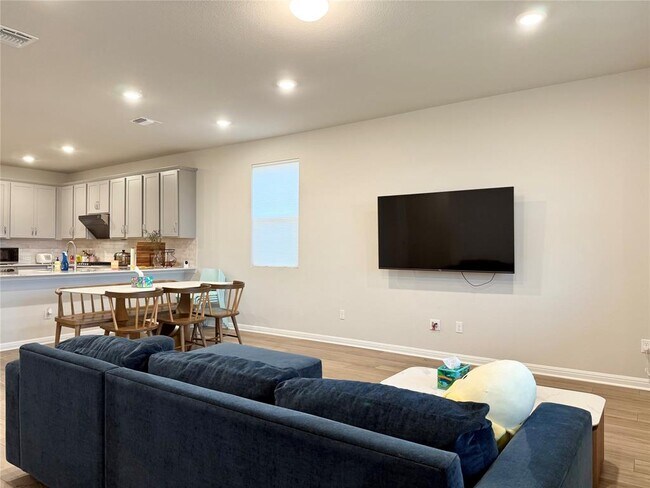 Building Photo - 923 Palo Brea Lp