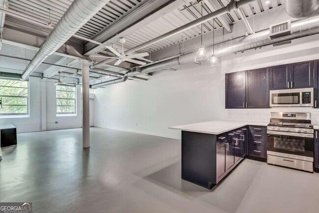 Building Photo - 400 Village Pkwy