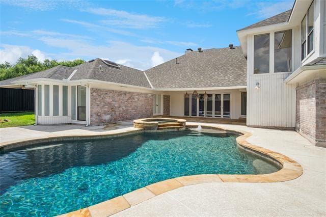 Building Photo - 7605 Queens Garden Dr