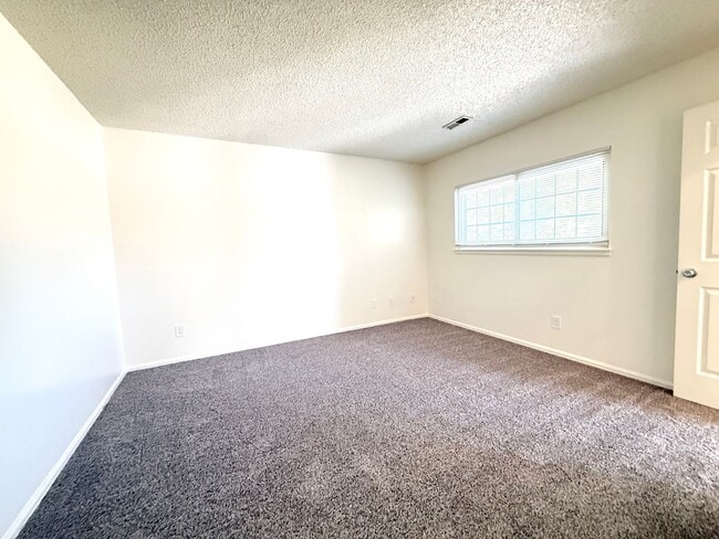 Building Photo - 8460 Everett Way