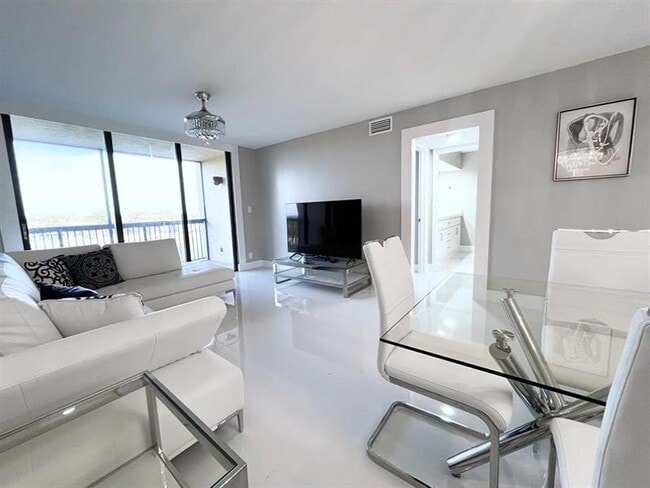 Building Photo - 1266 S Military Trail
