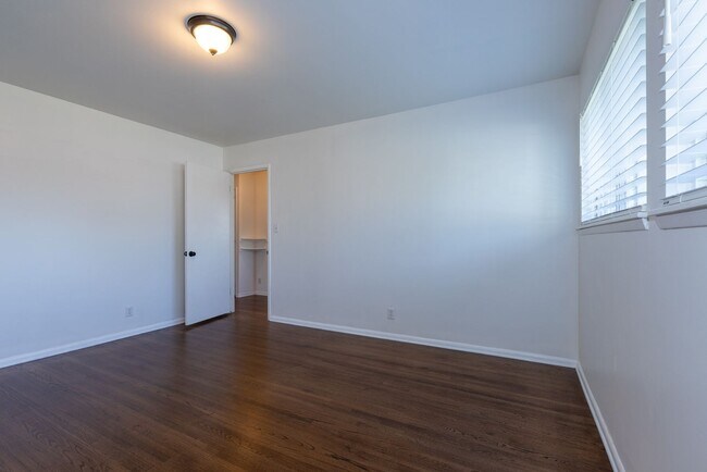 Building Photo - 3 Bed 1.5 Bath in Great Midtown Location!