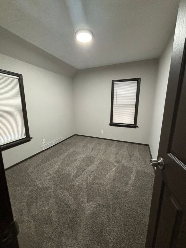 Building Photo - 86th,W.3285