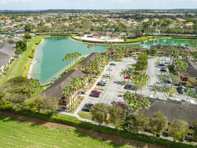 Building Photo - 935 NE 33rd Terrace