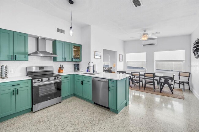 Building Photo - 7100 Shore Dr S