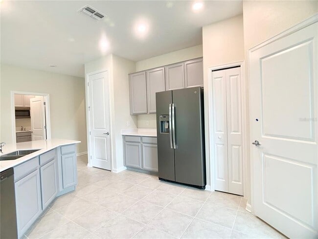 Building Photo - 16440 Champlain St