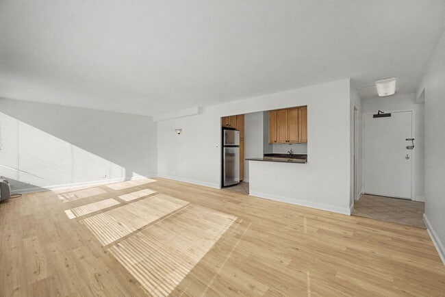 Building Photo - 1400 N State Pkwy