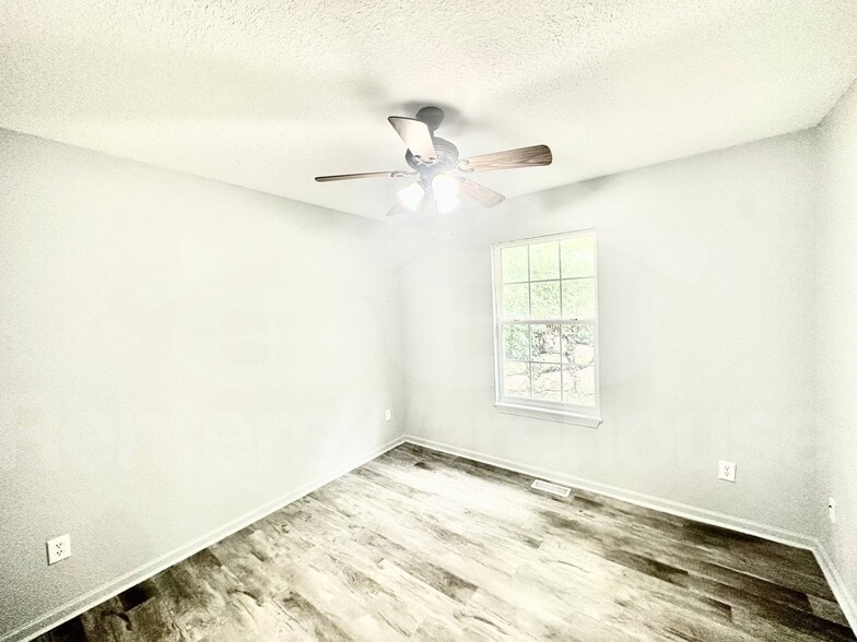 Building Photo - 2144 SE 6th St