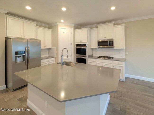 Building Photo - 95 Silver Creek Pl