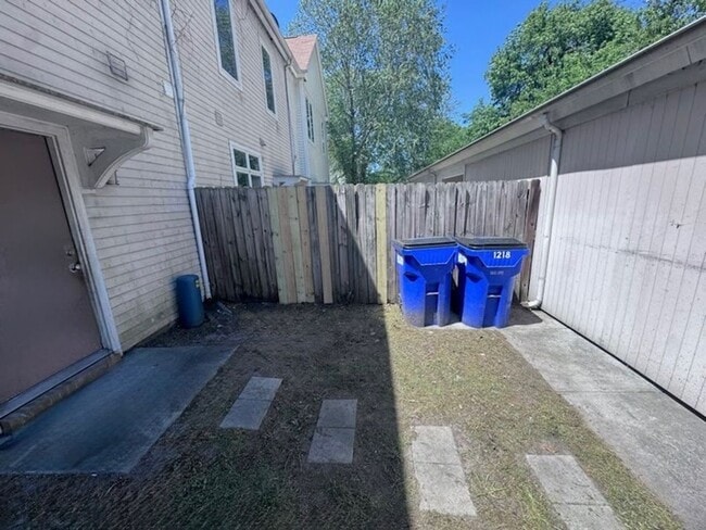 Building Photo - 3BR Home w/ 2-Car Garage | Prime Norfolk Location