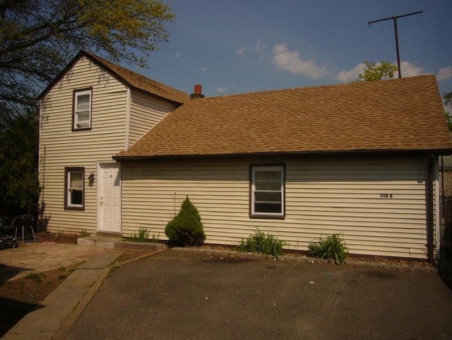 Building Photo - 514 W Camplain Rd