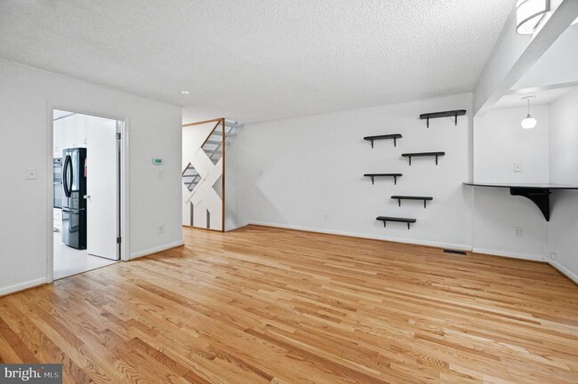 Building Photo - 2242 Cartwright Pl