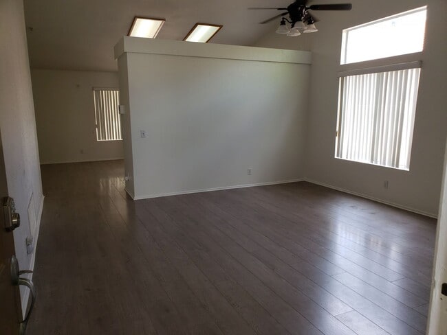 Building Photo - BEAUTIFUL 3 BEDROOM 2 BATH SINGLE STORY HO...