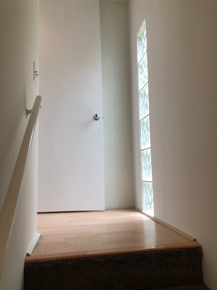 Building Photo - 1733 Lucile Ave