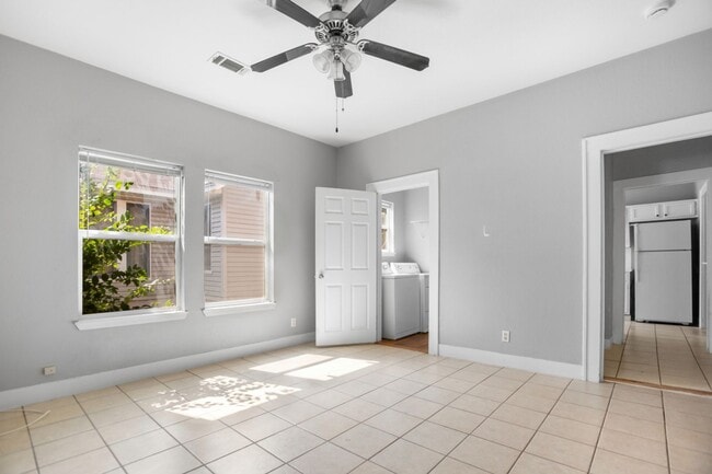 Building Photo - Available Now! Charming 2 Bed / 2 Bath Craftsman Home Near Downtown Waco
