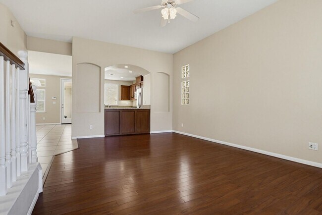 Building Photo - 3 Bedroom Home Available Now!