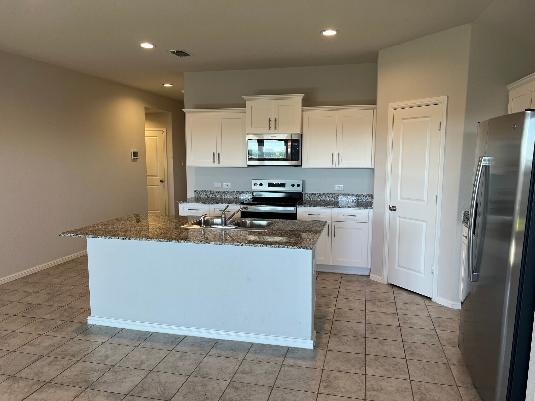 Building Photo - 829 Peighton Dr