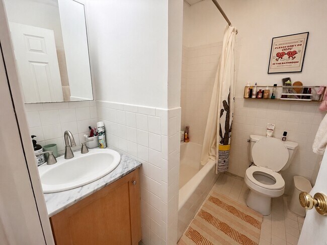 Building Photo - 483 Beacon St