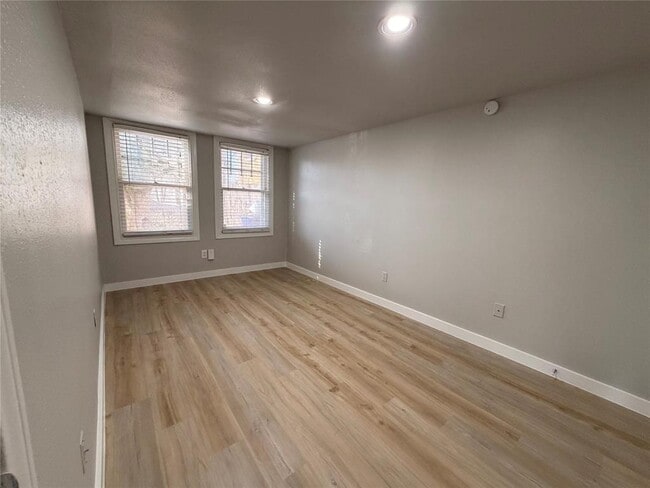 Building Photo - 106 E 38th St