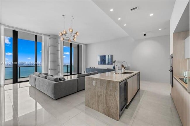 Building Photo - 480 NE 31st St