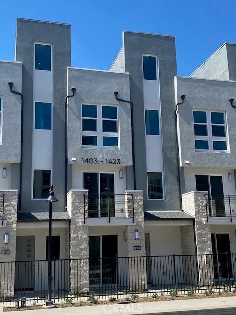 Building Photo - 1411 W Cara Dr