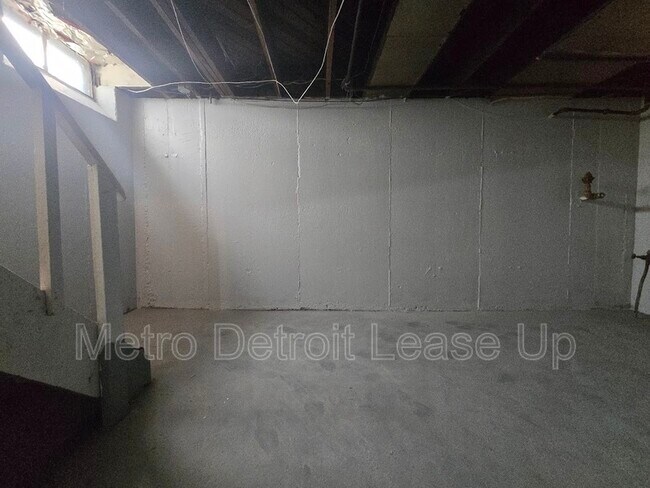 Building Photo - 15734 Meyers Rd