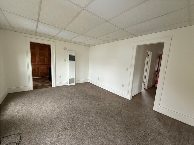 Building Photo - 154 Thacher St