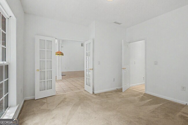 Building Photo - 255 Squire Ln