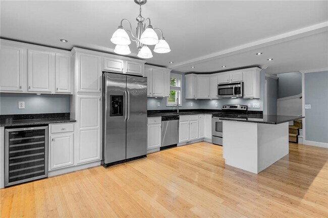 Building Photo - 10 Cooke Pl