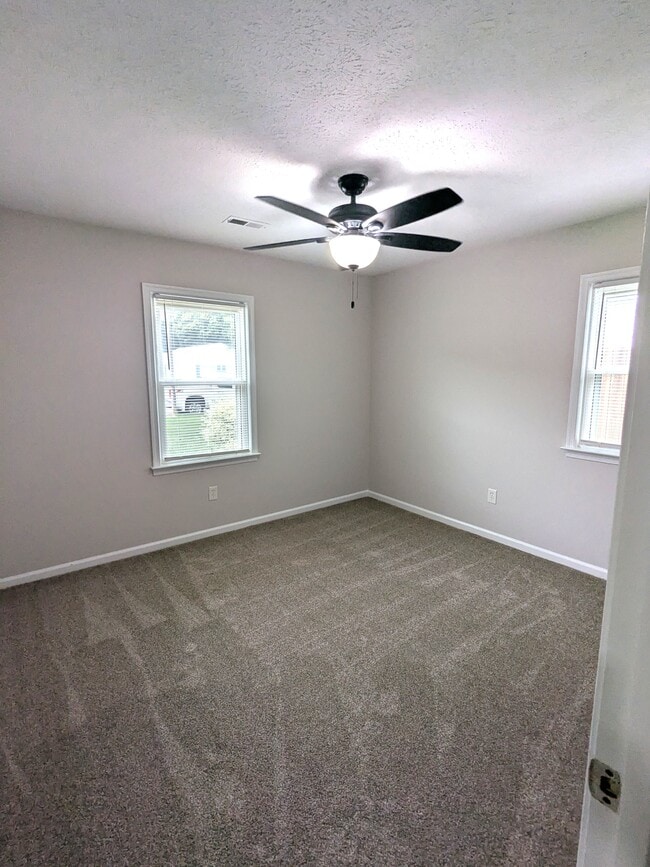 Building Photo - 107 Sandy Lake Dr