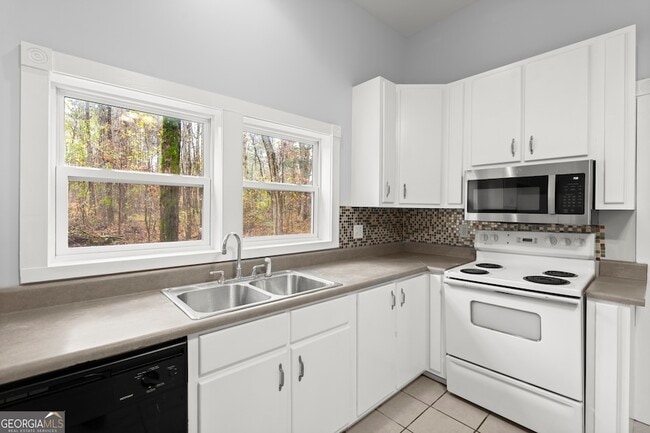 Building Photo - 235 Jenkins Rd