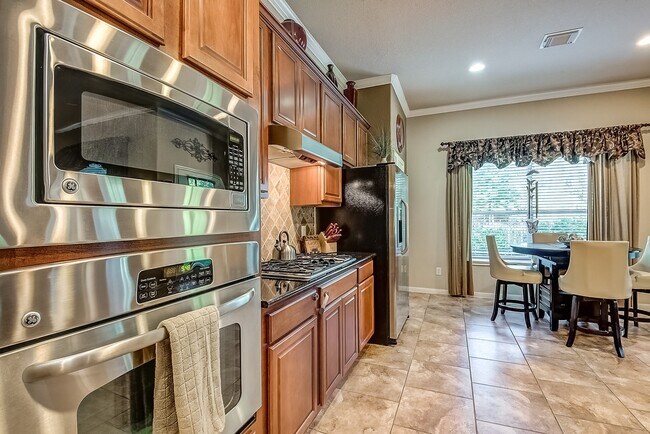 Building Photo - 18318 Hampton Hills Dr