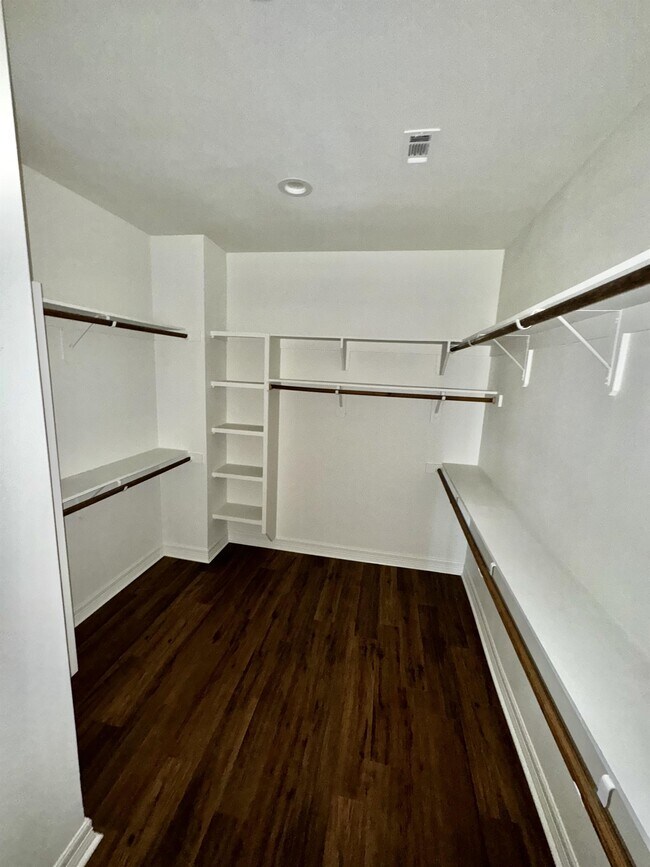 Building Photo - 5100 Westgate Ln