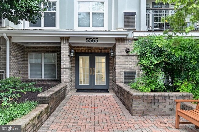 Building Photo - 5565 Seminary Rd