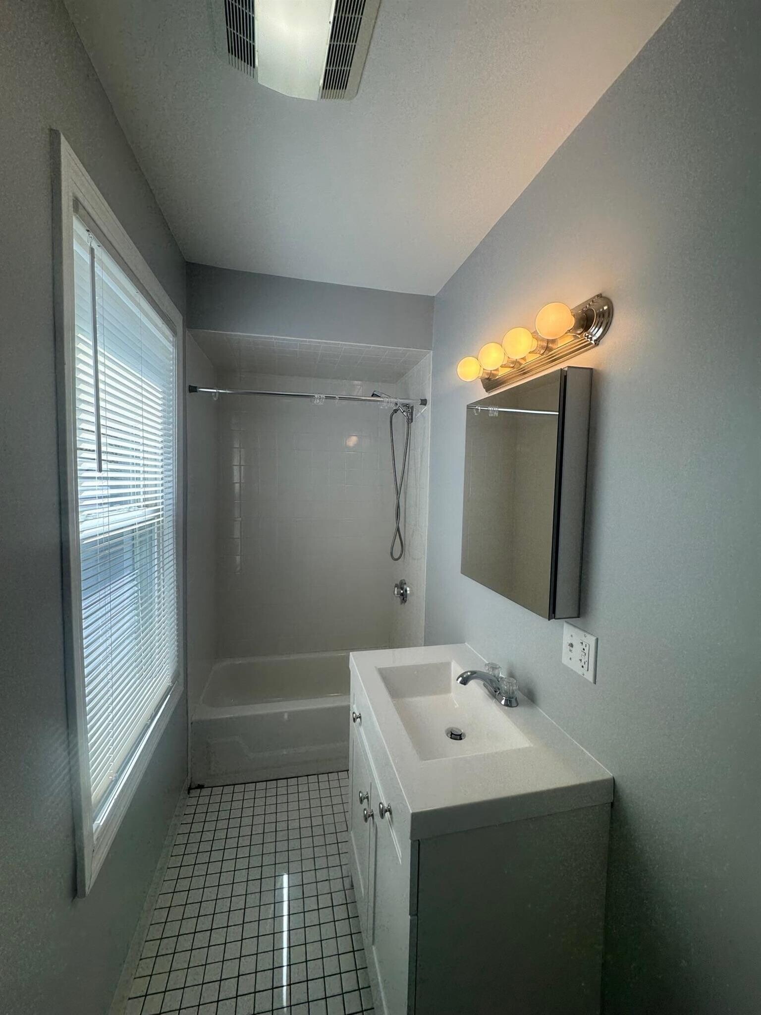 Building Photo - 516R Somerville Ave