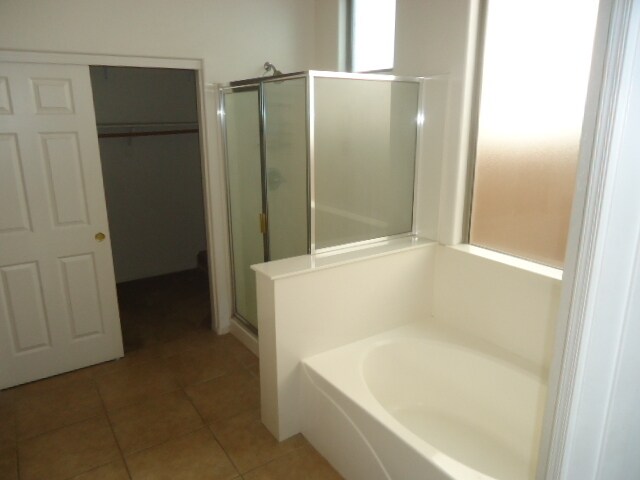 Building Photo - Great 4/3 house for rent in gated communit...