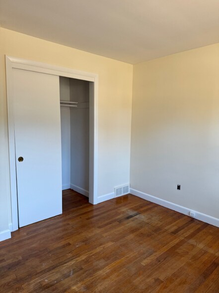 Building Photo - 520 Elm St