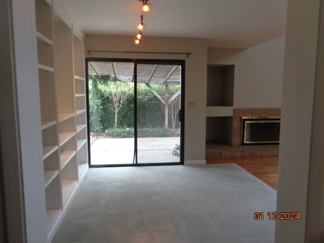 Building Photo - 1250 Redwood Ct