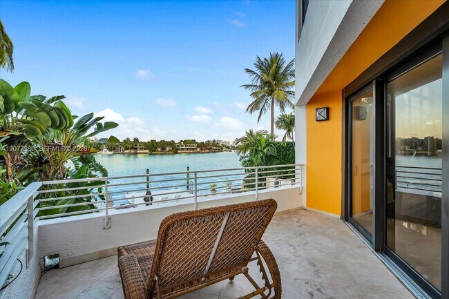 Building Photo - 279 N Hibiscus Dr