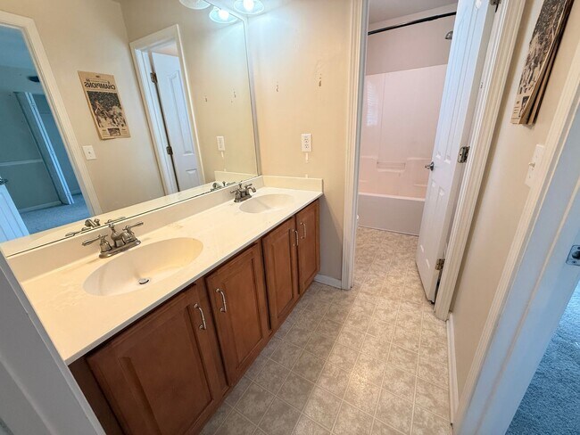 Building Photo - 17418 Westmill Ln