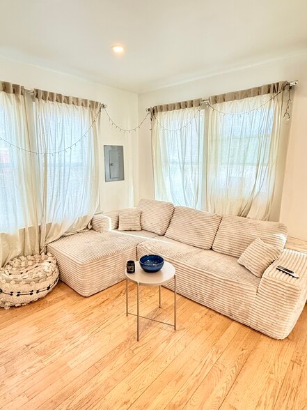 Building Photo - 49 Columbia Tpke