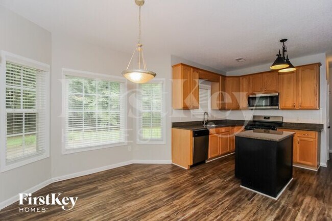 Building Photo - 27 Forest Point