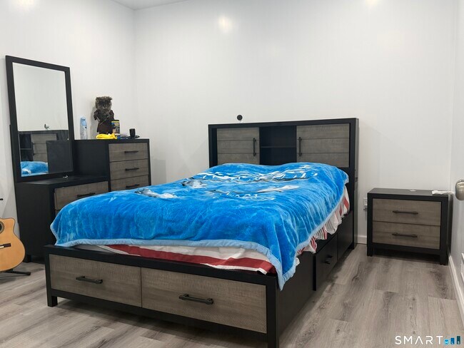 Building Photo - 144 Palisade Ave