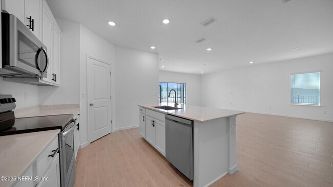 Building Photo - 264 Lake Sinclair St