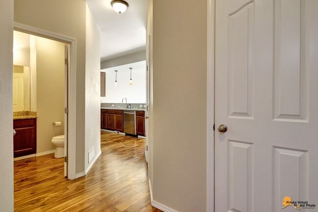 Building Photo - Beautiful 3-Bedroom Half Duplex in Eagle R...