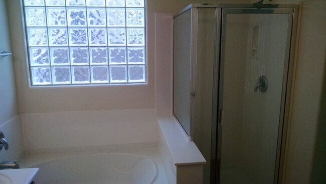 Building Photo - Great Rental 3 Bed 2 Bath at Ellsworth and Rittenhouse