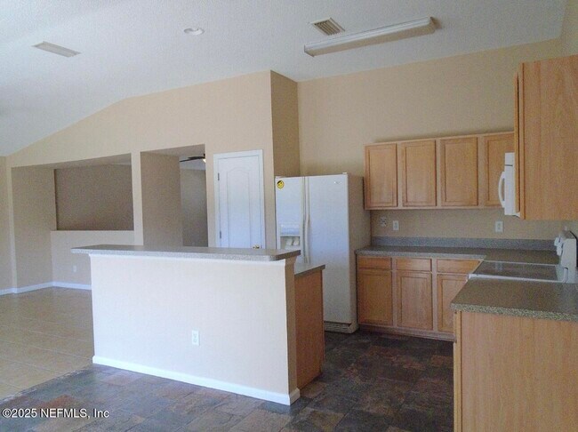 Building Photo - 4545 Golf Ridge Dr