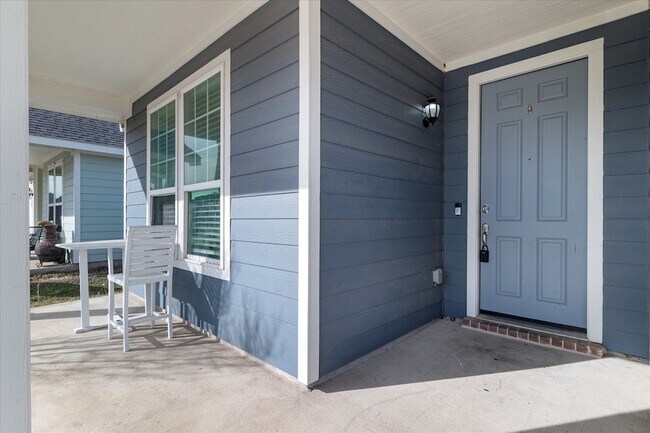 Building Photo - 9141 Blackstone Dr