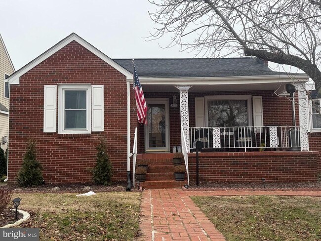 Building Photo - 312 Woodford St